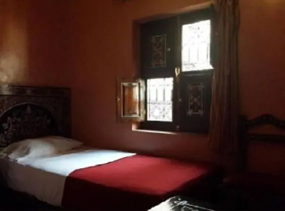 Tek Büyük veya İki Ayrı Yataklı Oda, Ortak Banyo