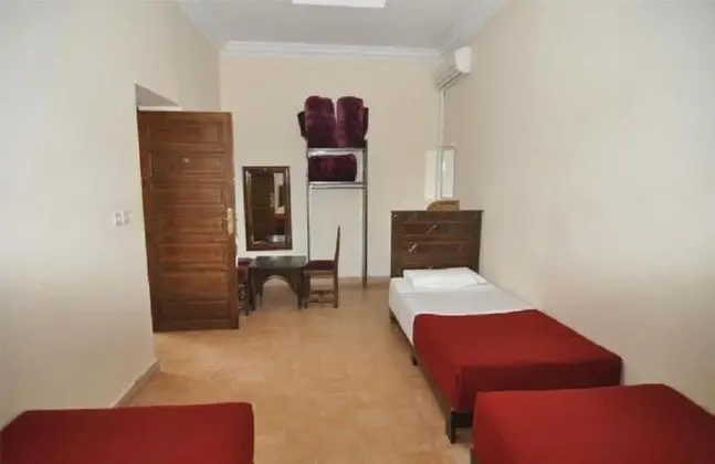 Üç Kişilik Oda, Ortak Banyo