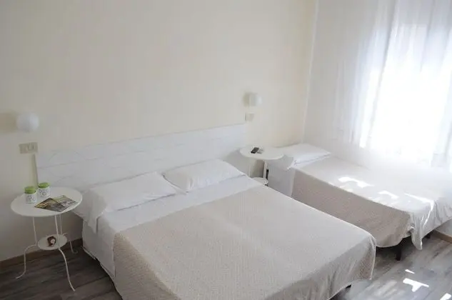 Üç Kişilik Oda