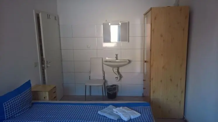 İki Ayrı Yataklı Oda, Ortak Banyo