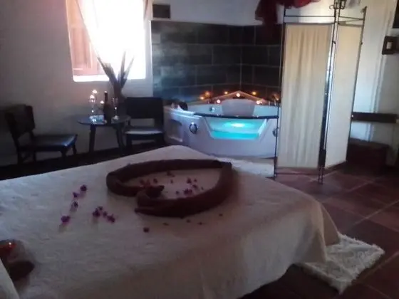 Tek Büyük Yataklı Oda, Ortak Banyo, Bahçeli (Carpe Diem)