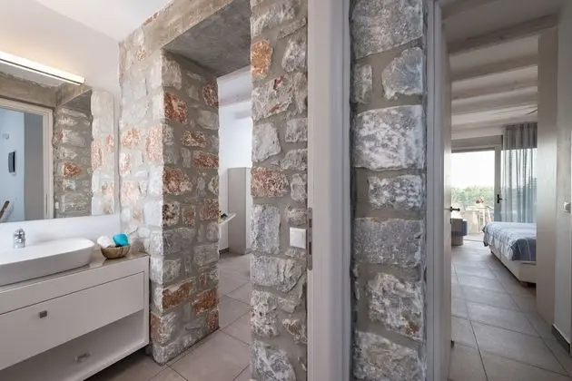 Luxury Villa, 2 Yatak Odası, Kişiye Özel Havuzlu, Plaj Kenarı (Lithos)