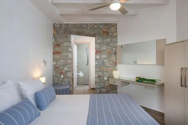 Luxury Villa, 2 Yatak Odası, Kişiye Özel Havuzlu, Plaj Kenarı (Lithos)