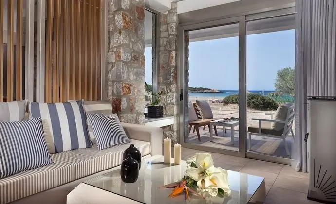 Luxury Villa, 2 Yatak Odası, Kişiye Özel Havuzlu, Plaj Kenarı (Lithos)