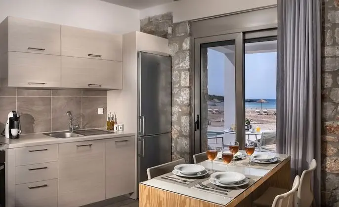 Luxury Villa, 2 Yatak Odası, Kişiye Özel Havuzlu, Plaj Kenarı (Lithos)