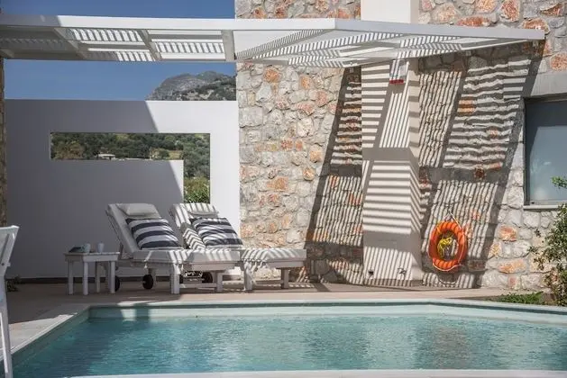 Luxury Villa, 2 Yatak Odası, Kişiye Özel Havuzlu, Plaj Kenarı (Lithos)