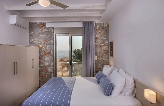 Luxury Villa, 2 Yatak Odası, Kişiye Özel Havuzlu, Plaj Kenarı (Lithos)