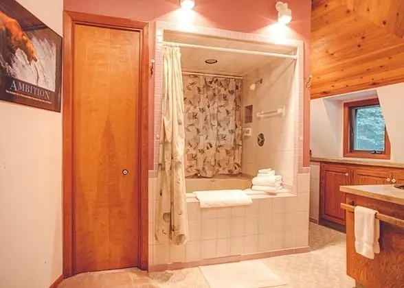 Kulübe, Birden Çok Yatak (Cedar Creek Hideaway)