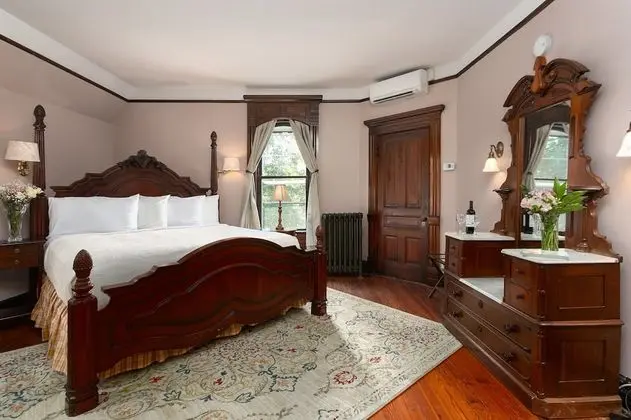 Oda, Özel Banyo (The Queen Anne Room)