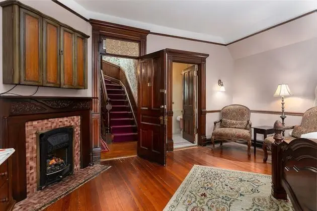 Oda, Özel Banyo (The Queen Anne Room)
