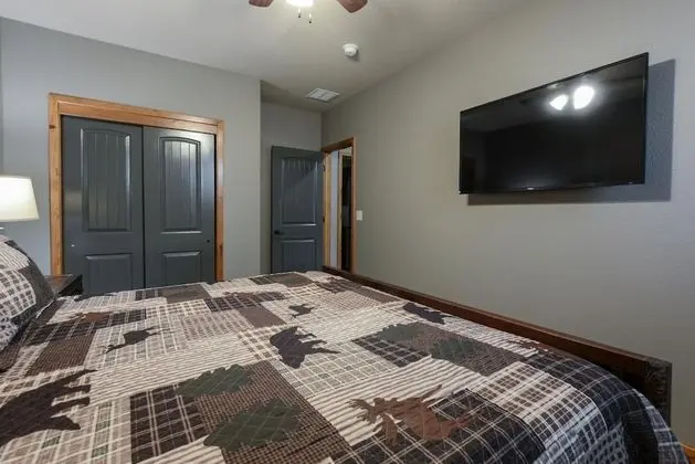 Ev (Cedar Crest Lodge - Resort Amenities )