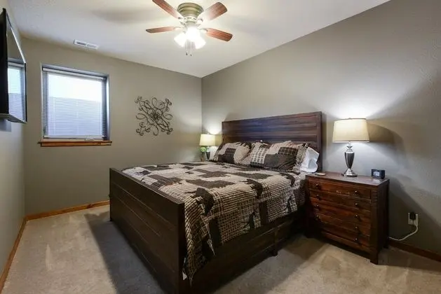 Ev (Cedar Crest Lodge - Resort Amenities )