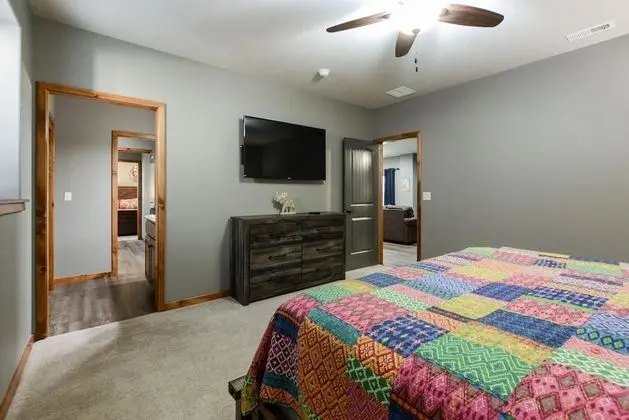 Ev (Cedar Crest Lodge - Resort Amenities )