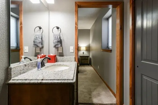 Ev (Cedar Crest Lodge - Resort Amenities )