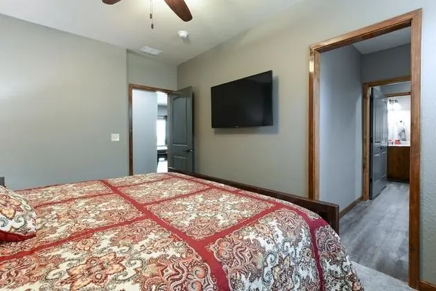 Ev (Cedar Crest Lodge - Resort Amenities )