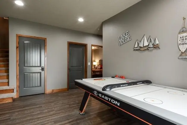 Ev (Cedar Crest Lodge - Resort Amenities )