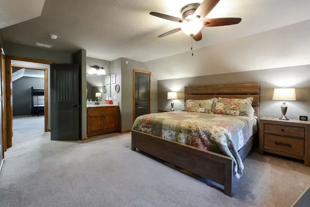 Ev (Cedar Crest Lodge - Resort Amenities )