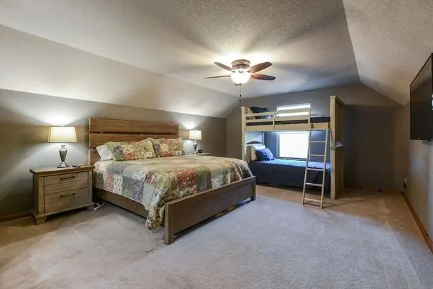 Ev (Cedar Crest Lodge - Resort Amenities )