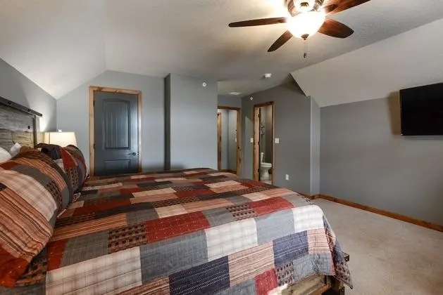 Ev (Cedar Crest Lodge - Resort Amenities )