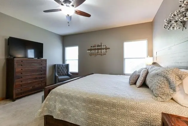 Ev (Cedar Crest Lodge - Resort Amenities )