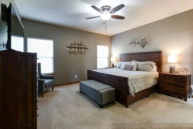Ev (Cedar Crest Lodge - Resort Amenities )