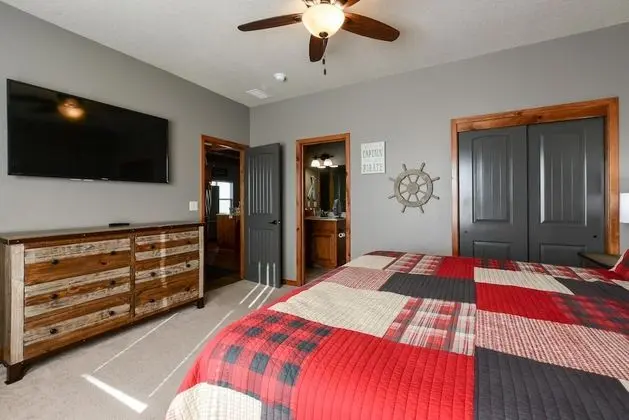 Ev (Cedar Crest Lodge - Resort Amenities )