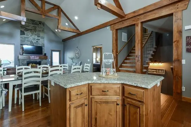 Ev (Cedar Crest Lodge - Resort Amenities )