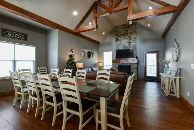 Ev (Cedar Crest Lodge - Resort Amenities )