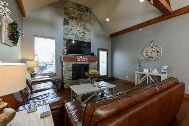 Ev (Cedar Crest Lodge - Resort Amenities )