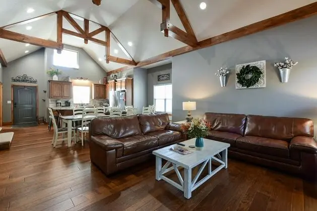 Ev (Cedar Crest Lodge - Resort Amenities )