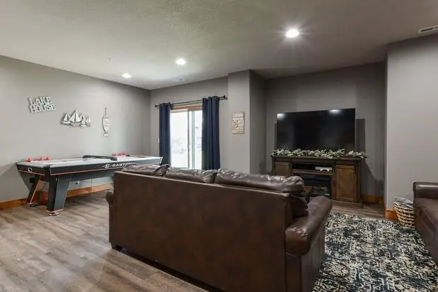 Ev (Cedar Crest Lodge - Resort Amenities )