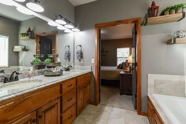 Ev (Cedar Crest Lodge - Resort Amenities )