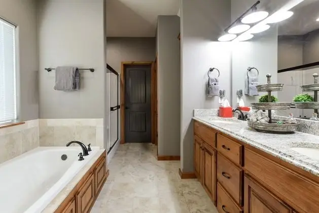 Ev (Cedar Crest Lodge - Resort Amenities )