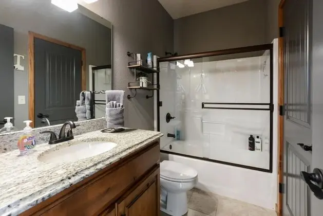 Ev (Cedar Crest Lodge - Resort Amenities )