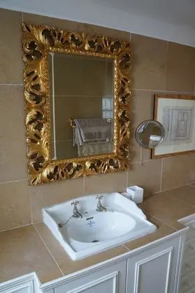 Luxury Oda, 1 En Büyük (King) Boy Yatak (Genius)