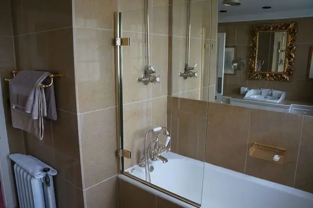 Luxury Oda, 1 En Büyük (King) Boy Yatak (Genius)