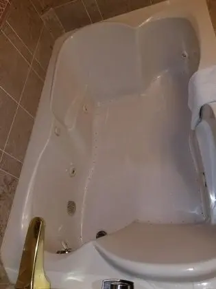 Luxury Oda, 2 Büyük (Queen) Boy Yatak, Sigara İçilebilir, Sıcak Su Küveti