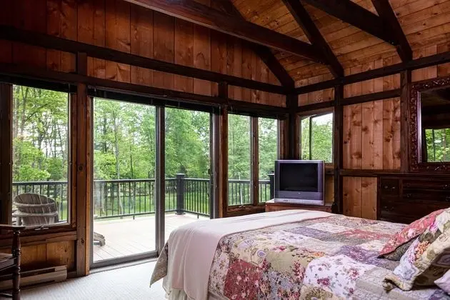 Ev, Birden Çok Yatak, Sıcak Su Havuzu