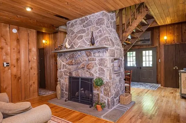 Ev, Birden Çok Yatak, Sıcak Su Havuzu