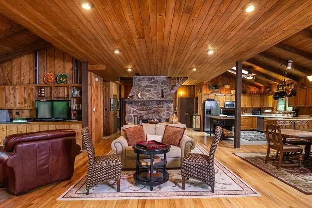 Ev, Birden Çok Yatak, Sıcak Su Havuzu