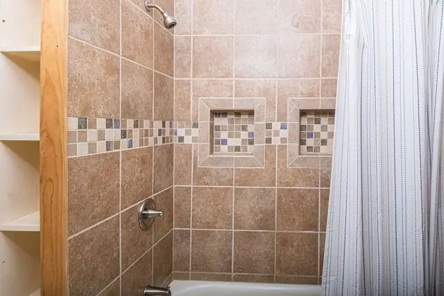 Ev, Birden Çok Yatak, Sıcak Su Havuzu