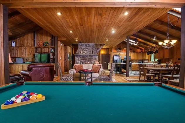 Ev, Birden Çok Yatak, Sıcak Su Havuzu