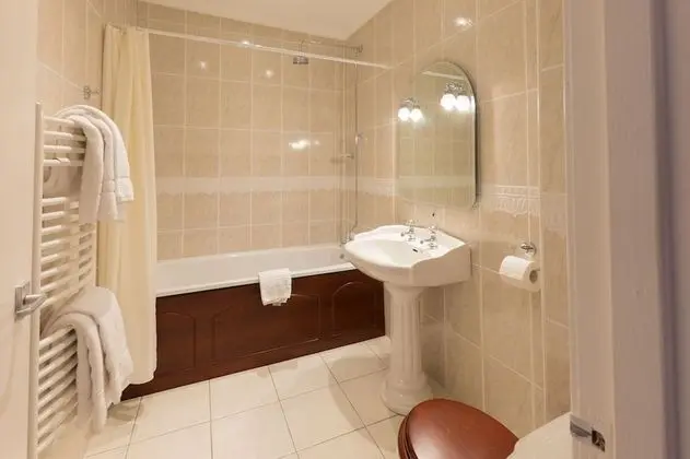 Tek Büyük veya İki Ayrı Yataklı Oda, Deniz Manzaralı (Shower/tub combination)