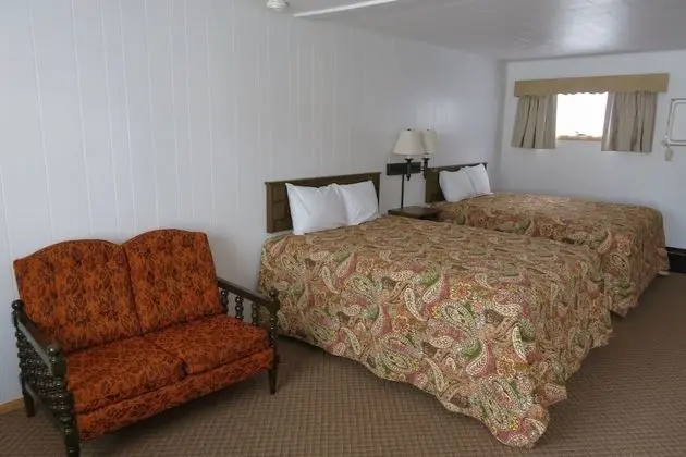 Standard Oda (2 Double Beds and 1 Sofa Bed)