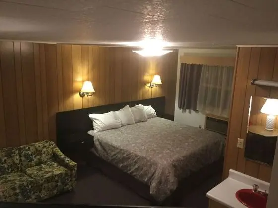 Standard Oda (2 Double Beds and 1 Sofa Bed)