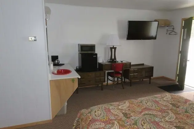 Standard Oda (2 Queen Beds and 1 Sofa Bed)