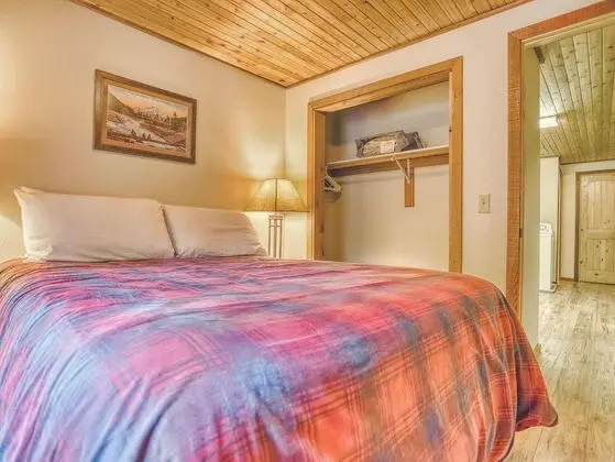 Kulübe, Birden Çok Yatak (Cedarwood Lodge)