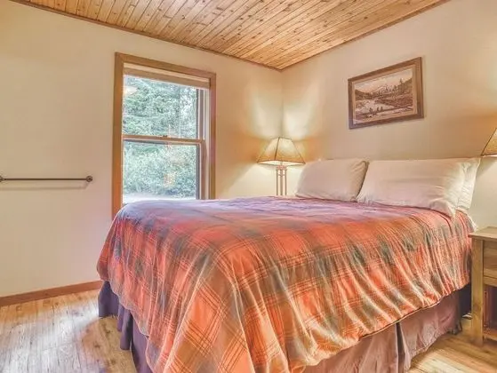 Kulübe, Birden Çok Yatak (Cedarwood Lodge)