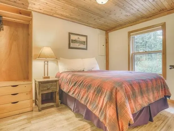 Kulübe, Birden Çok Yatak (Cedarwood Lodge)