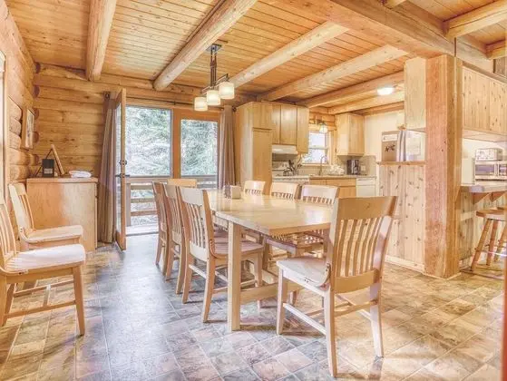 Kulübe, Birden Çok Yatak (Cedarwood Lodge)
